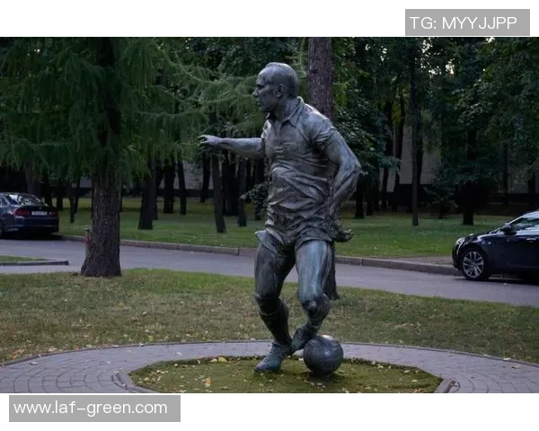 探寻足球明星小雕塑的背后故事与创作灵感