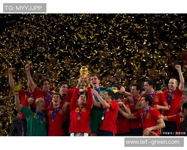 法足球明星照片展现激情与荣耀的瞬间回顾