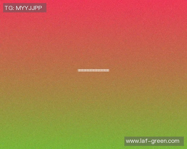 足球明星挑战自我穿高跟鞋走秀展现别样风采